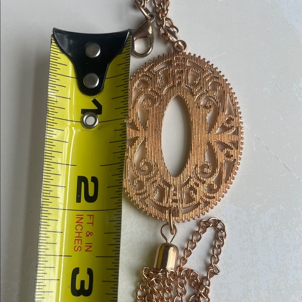 Elegant Gold Tassel Pendant Necklace - Picture 7 of 7